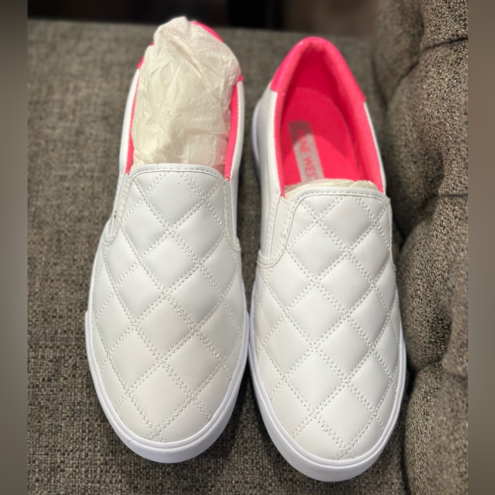 Nine West Slip on sneakers
